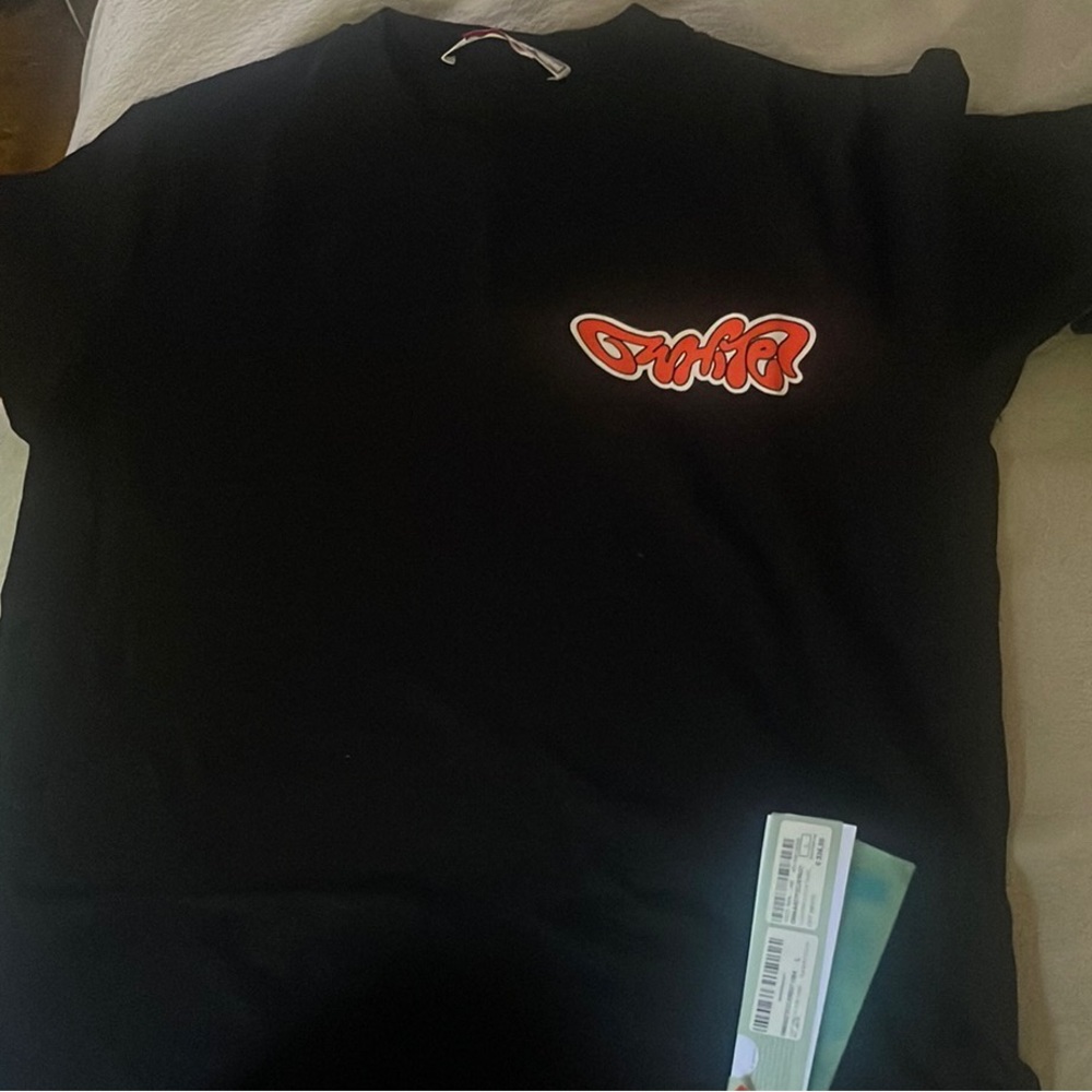 Brand new OFF WHITE Designer tshirt. Brand new with tags included
